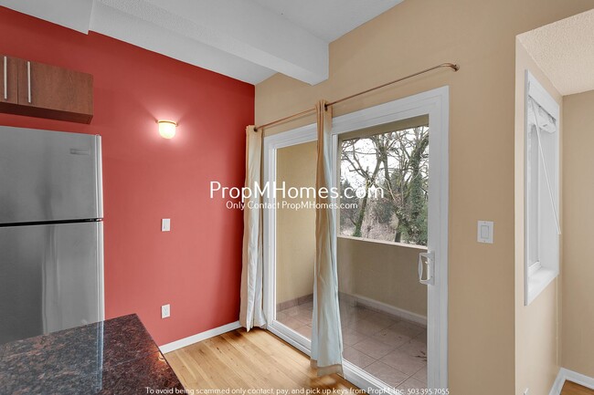 Building Photo - Beautiful Two Bedroom Apartment on Rosemon...