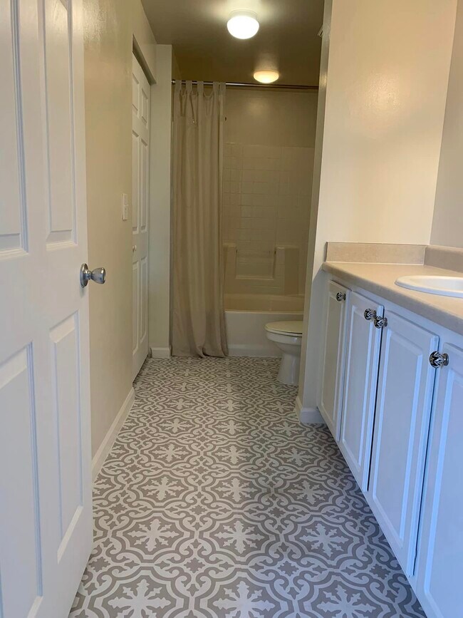 Building Photo - 1080 Bella Vista Blvd