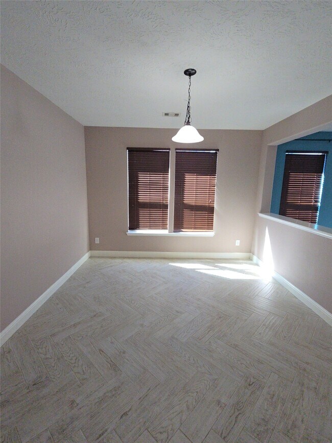 Building Photo - 16014 Peach Bluff Ln