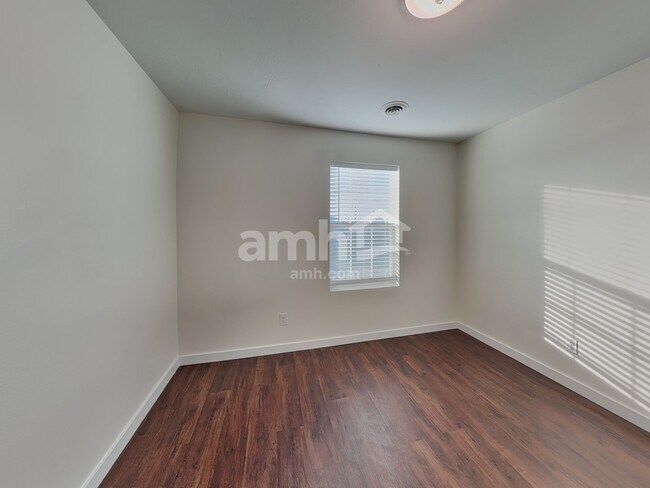 Building Photo - 96 W White Sands Dr