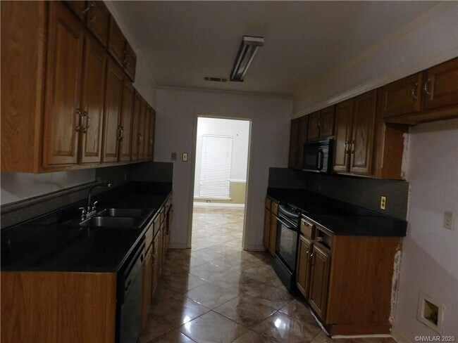 Building Photo - 407 Summit Dr