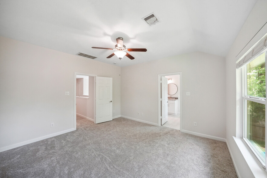 Building Photo - 10 Fairlee Ct