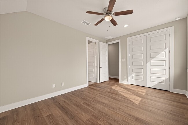 Building Photo - 1504 Hussion St