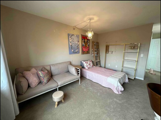 Building Photo - 7614 York Ave S