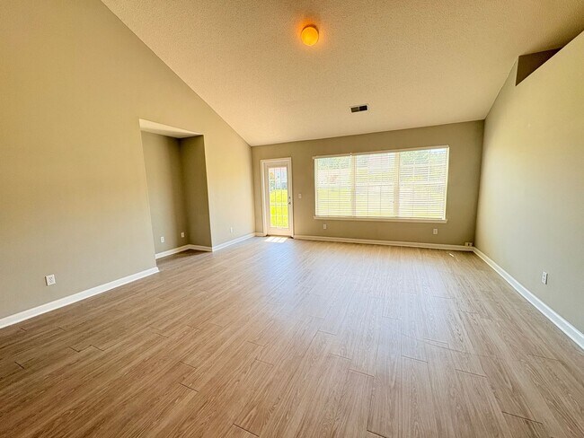 Building Photo - Welcome To Edgefield