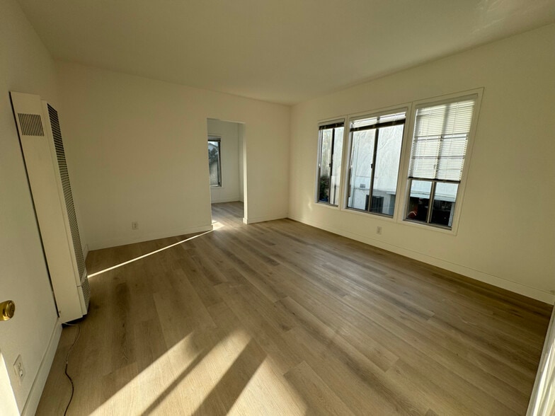 Building Photo - 3740 S Bentley Ave