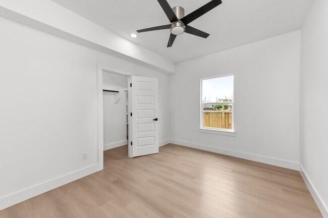 Building Photo - 2316 McKee St