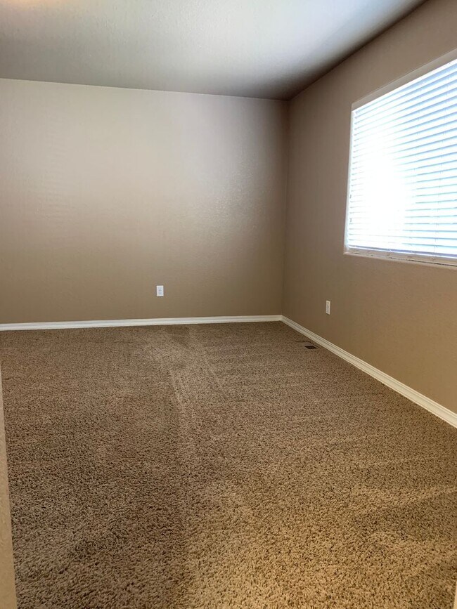 Building Photo - 1004 Diamond Rim Dr