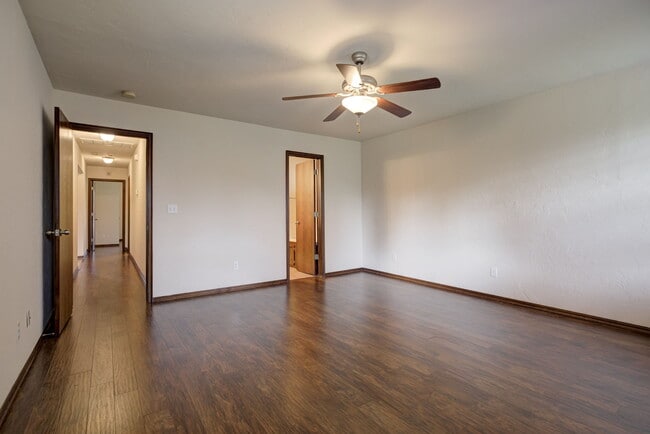 Building Photo - 509 Finch St