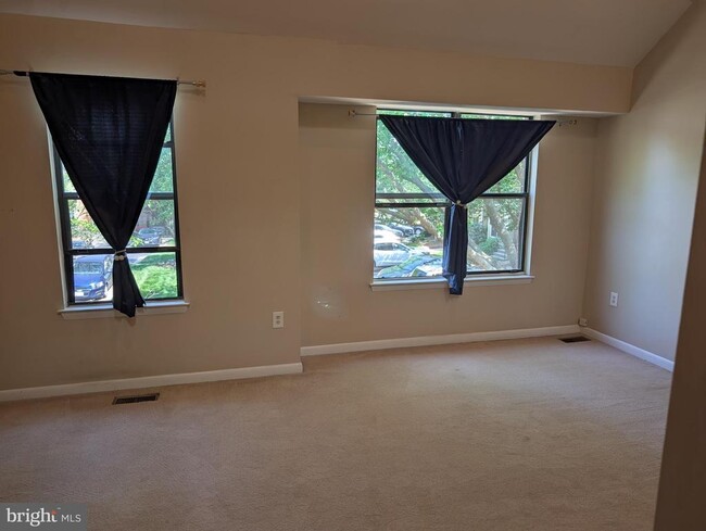Building Photo - 5309 King Charles Way