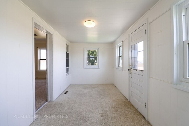 Building Photo - Charming 3-bedroom, 2-bathroom Home