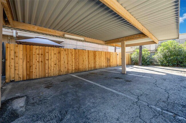 Building Photo - 4515 Briar Hollow Pl