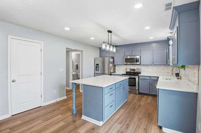 Building Photo - 601 Clark Ave