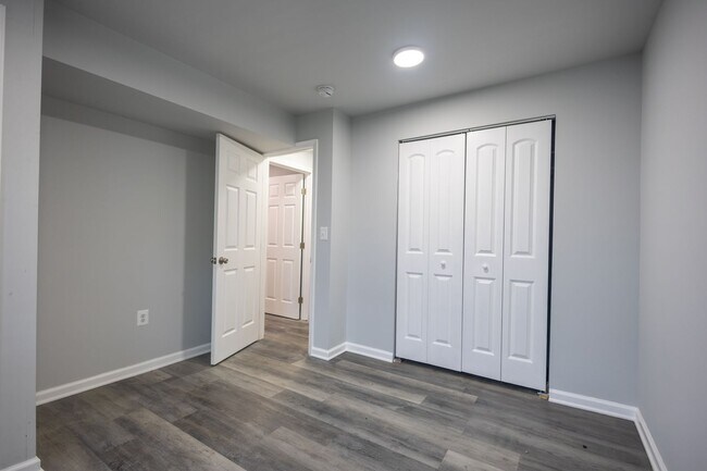 Building Photo - Amazing 3 BR/1 BA Apartment in Anacostia with 1 month free rent and 1 year of free parking!