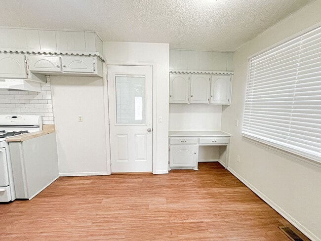 Building Photo - 3 Bed 1.5 Bath - Moore