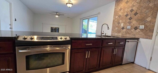 Building Photo - 2132 E Oxford Dr