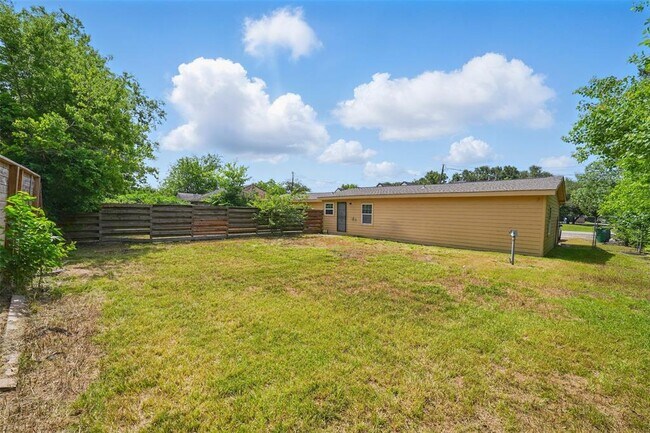 Building Photo - 3615 Seabrook St