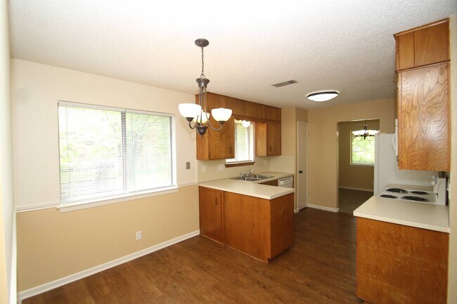 Building Photo - 3205 Tallwood Dr
