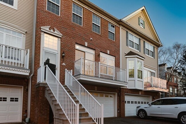 Building Photo - 6 Carpenter Ct
