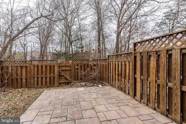 Building Photo - 21927 Windy Oaks Square