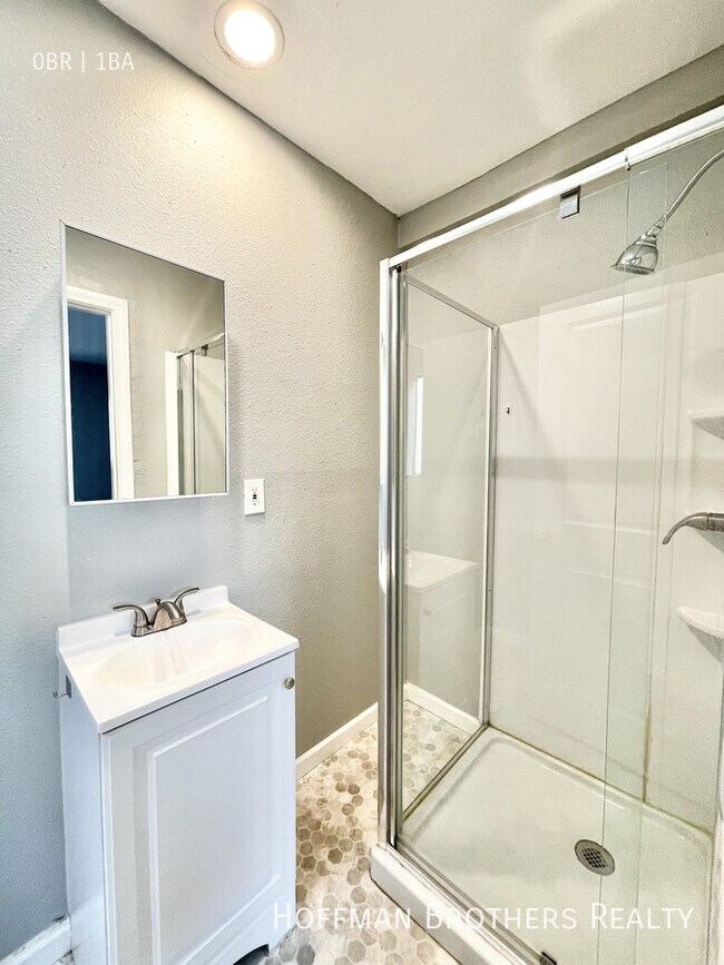 Building Photo - 1403 E 23rd St