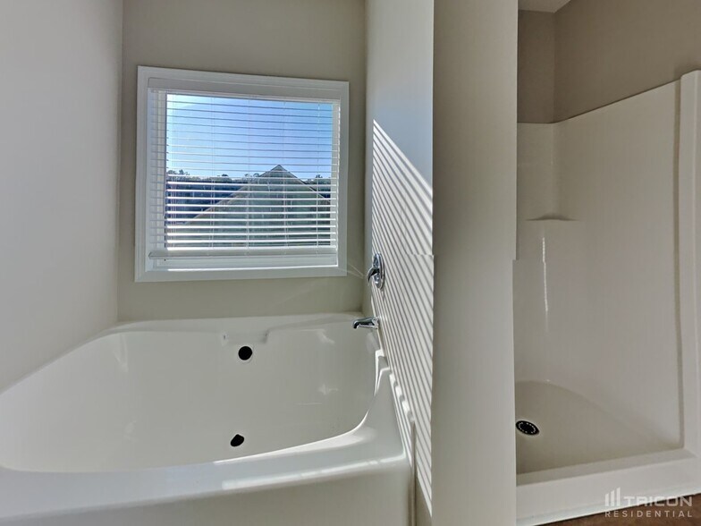 Building Photo - 402 Cranbrooke Dr