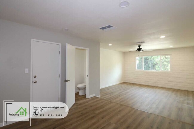 Building Photo - 1105 Olive Ave