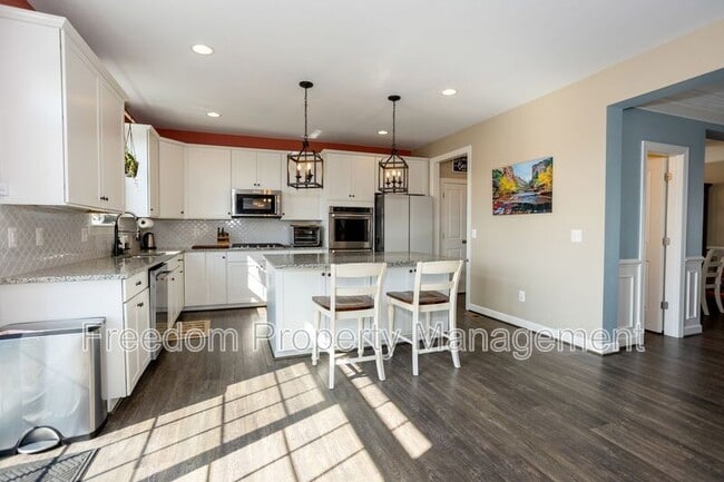 Building Photo - 2425 Morgans Point Dr