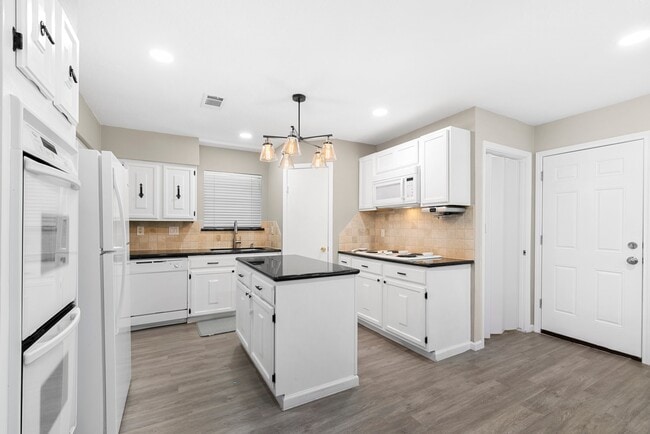 Building Photo - 4914 Tain Dr