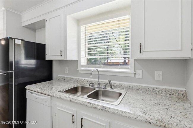 Building Photo - 104 Park Trail