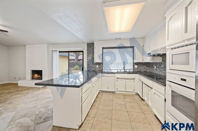 Building Photo - 9146 Blue Fox Way