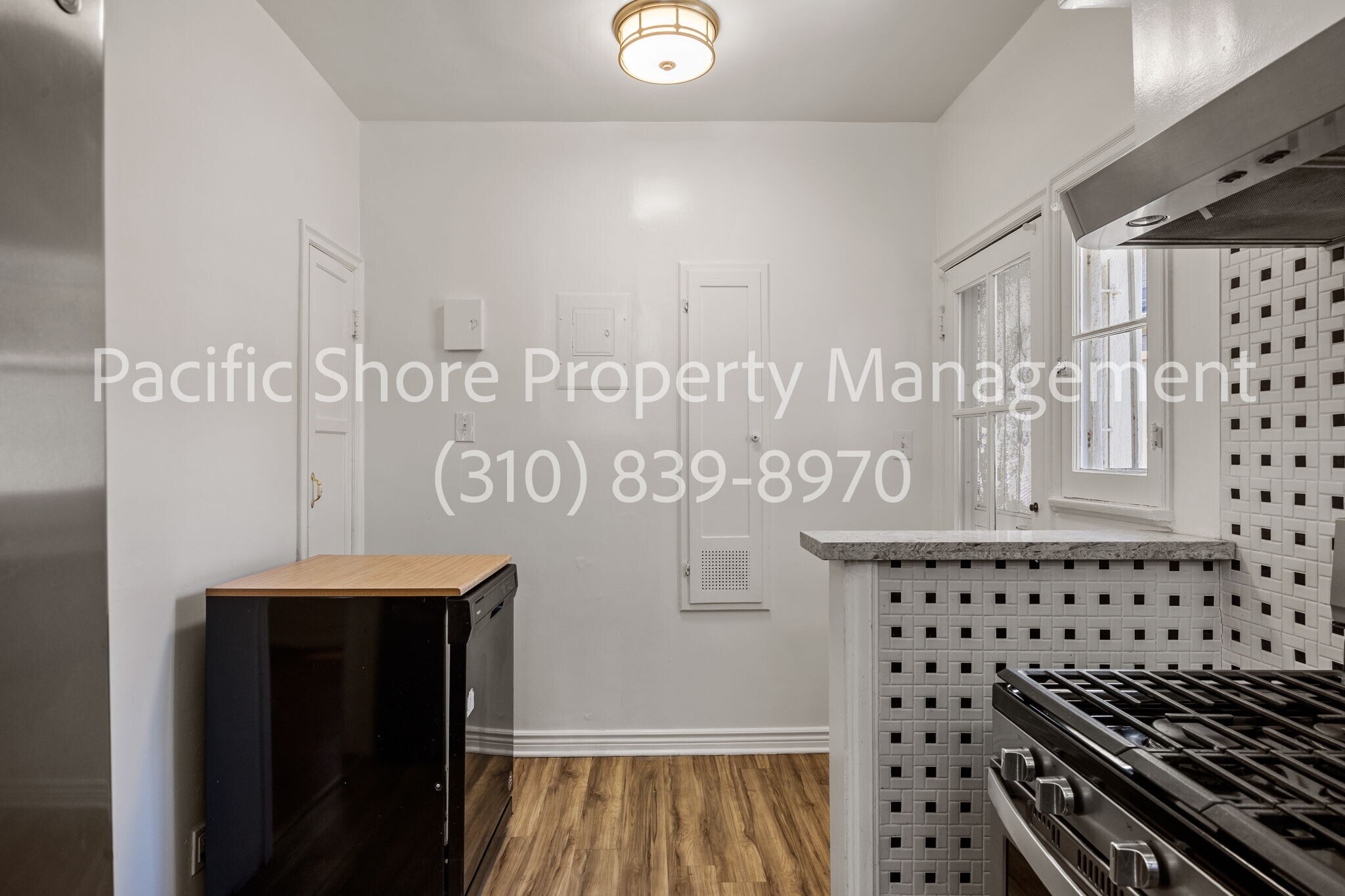 Building Photo - 460 S Roxbury Dr
