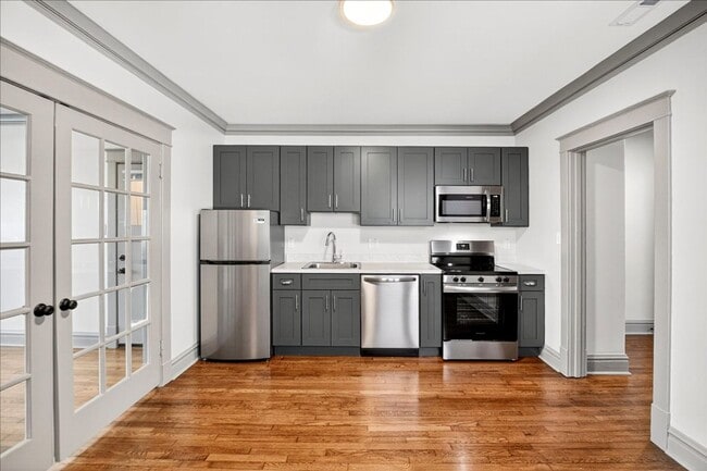 Building Photo - Pizza Prynce