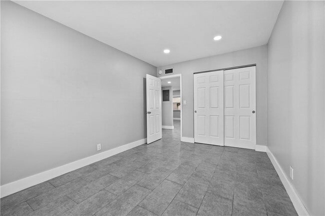 Building Photo - 1470 N Dixie Hwy