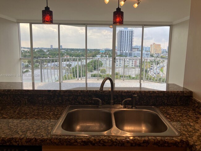 Building Photo - 7601 E Treasure Dr