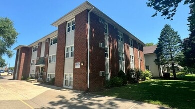 Building Photo - $1,200 | ROOMMATE WANTED: 2 Bedroom, 1 Bat...