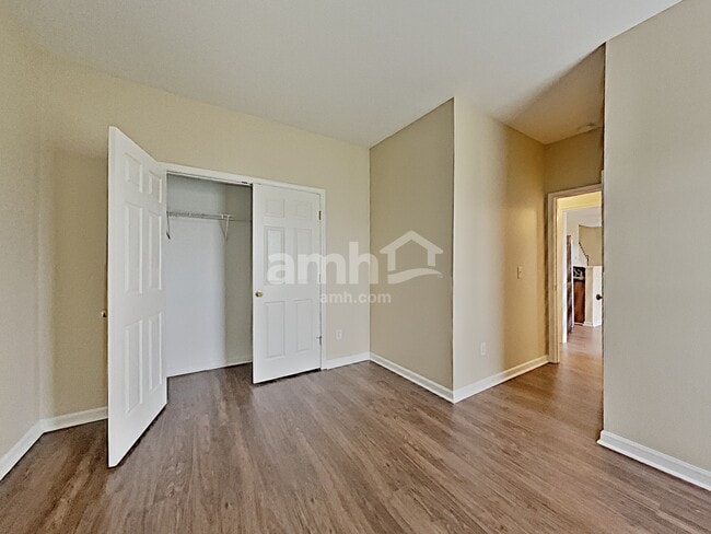 Building Photo - 1039 Vanguard Dr