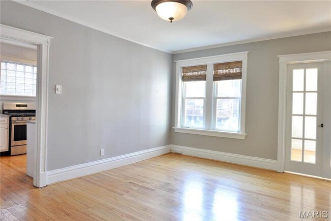 Building Photo - 6318 S Rosebury Ave