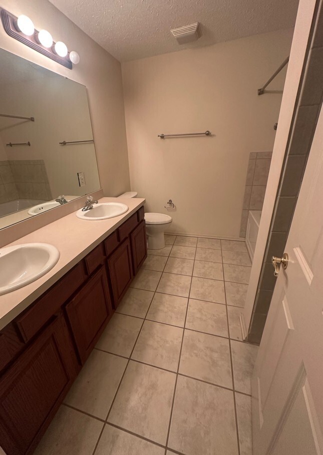 Upstairs Full Bath - 140 Sand Ct