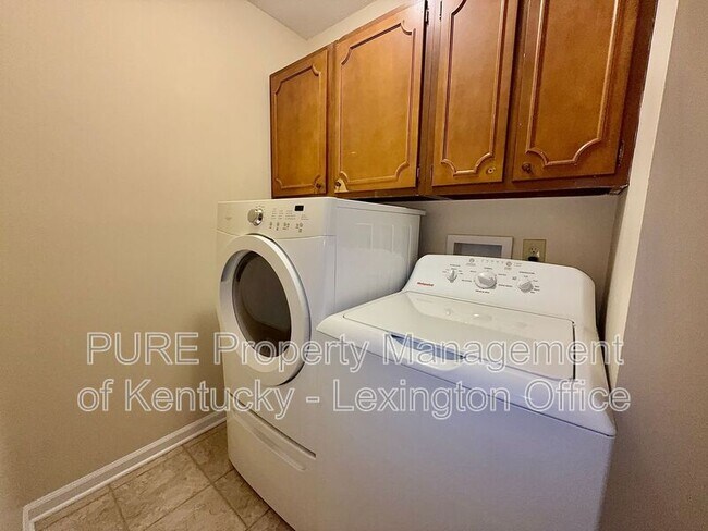 Building Photo - 2077 Dogwood Dr