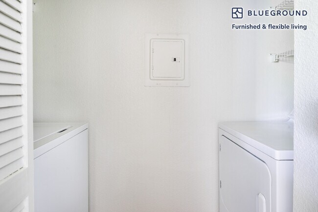 Building Photo - 1170 Beethoven Common