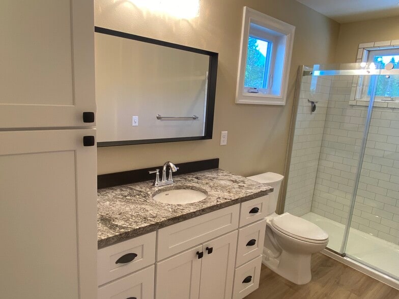 Bath 1 - 1704 Eagles Nest Pl SE