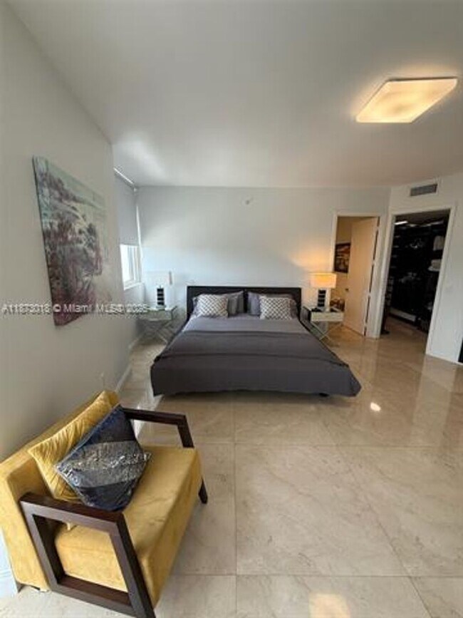 Building Photo - 18201 Collins Ave