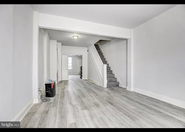 Building Photo - Welcome to the 3 Bed/2Bath Rowhome in Balt...