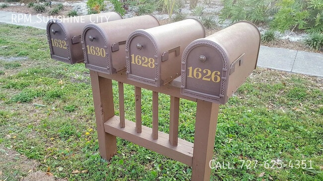 Building Photo - 1628 Pine St