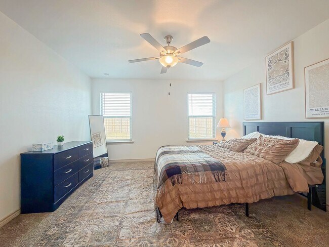 Building Photo - The Perfect Blend of Function and Luxury