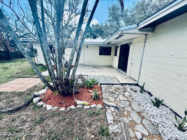 Building Photo - 410 S Tropical Trail