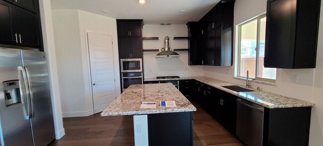 Building Photo - Stunning home with luxurious wood floor and beautiful spacious yard