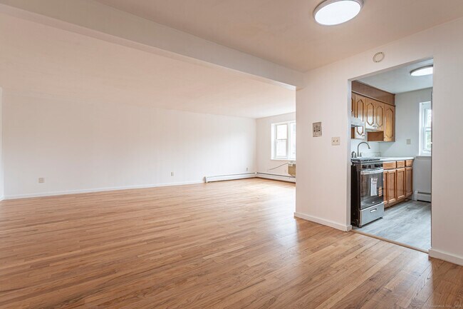 Building Photo - 70 Farmington Ave