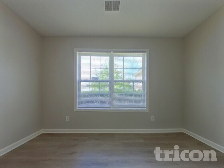 Building Photo - 404 Castle Ridge Dr